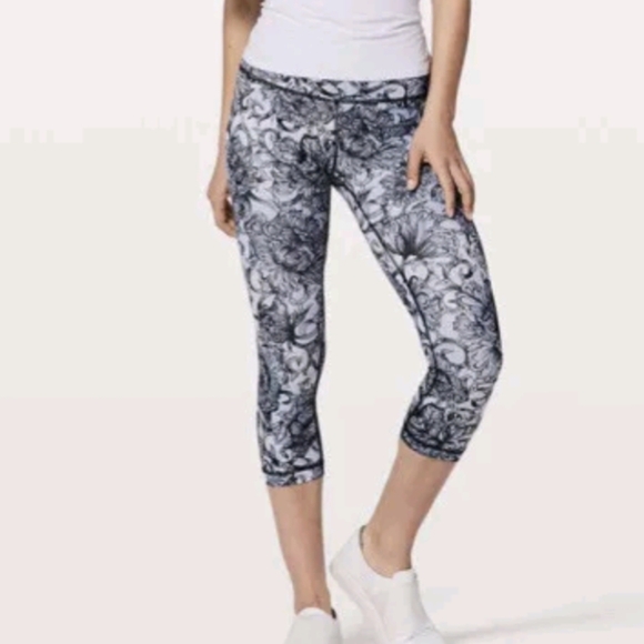 Lululemon Wunder Under crop hi-rise size 6 - Picture 2 of 12